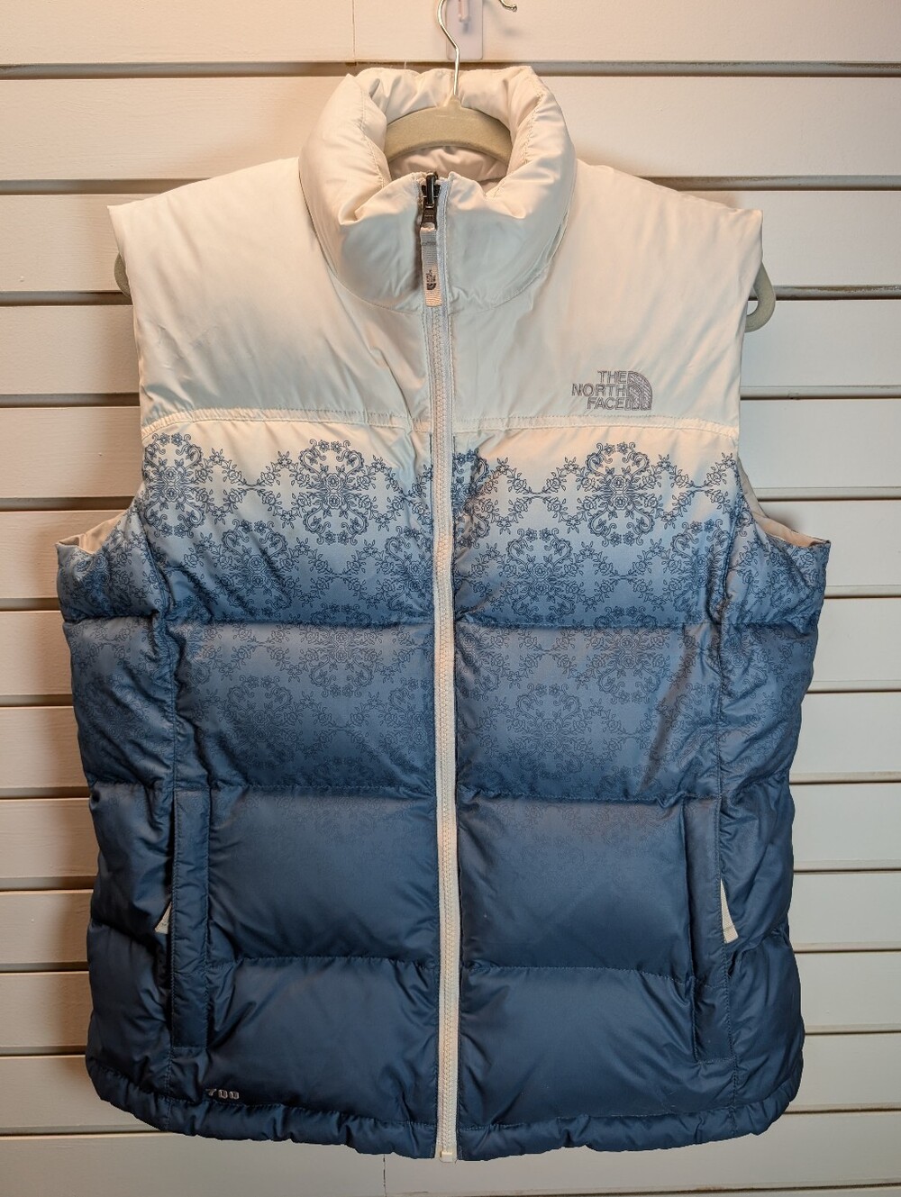 The North Face 700 Nupste Ombre Blue/White Graphic Puffer Vest Size XL EUC